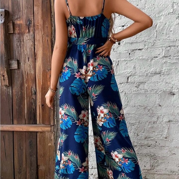 SHEIN. Tropical Printed Jumpsuit. Blue background. Adjustable straps. Si… - Picture 2 of 10